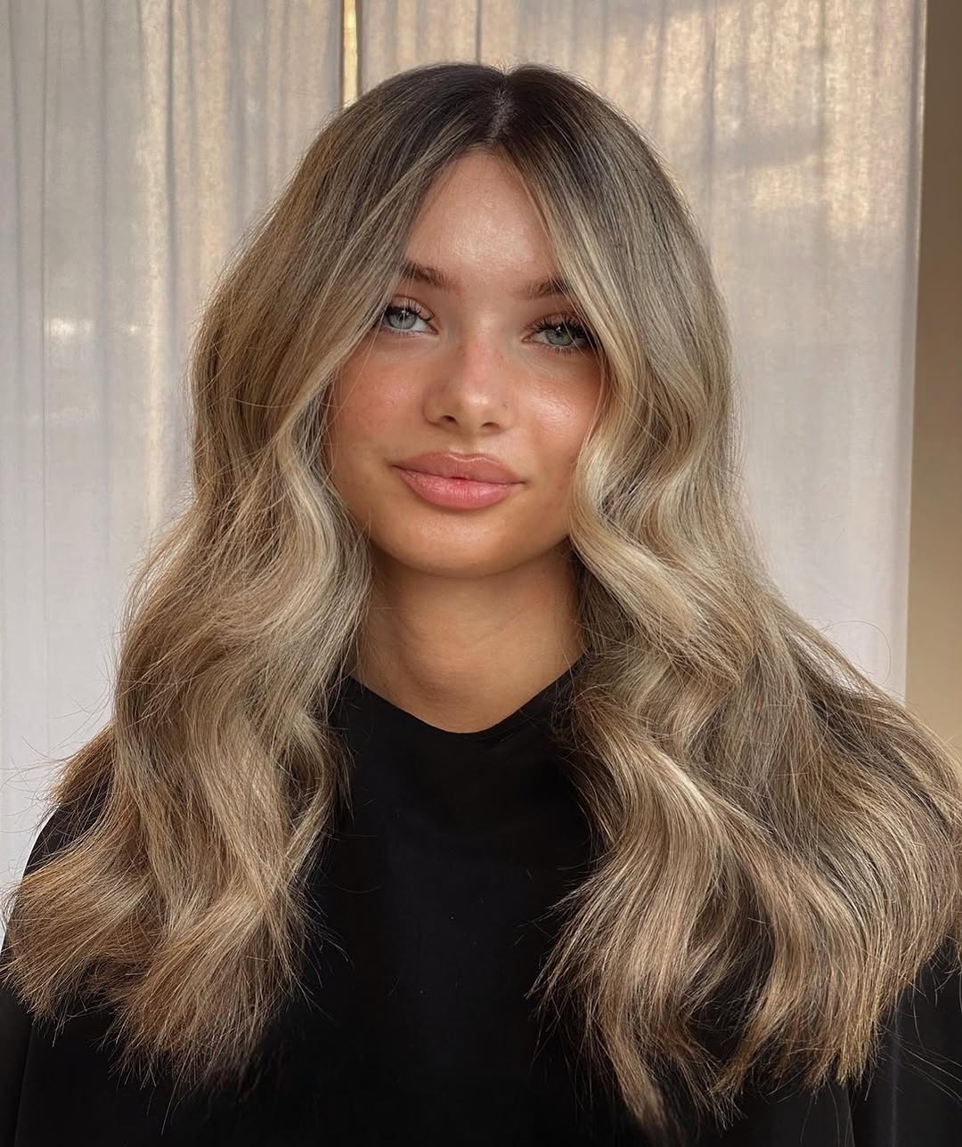 19. Smoky Blonde Face-Framing Waves