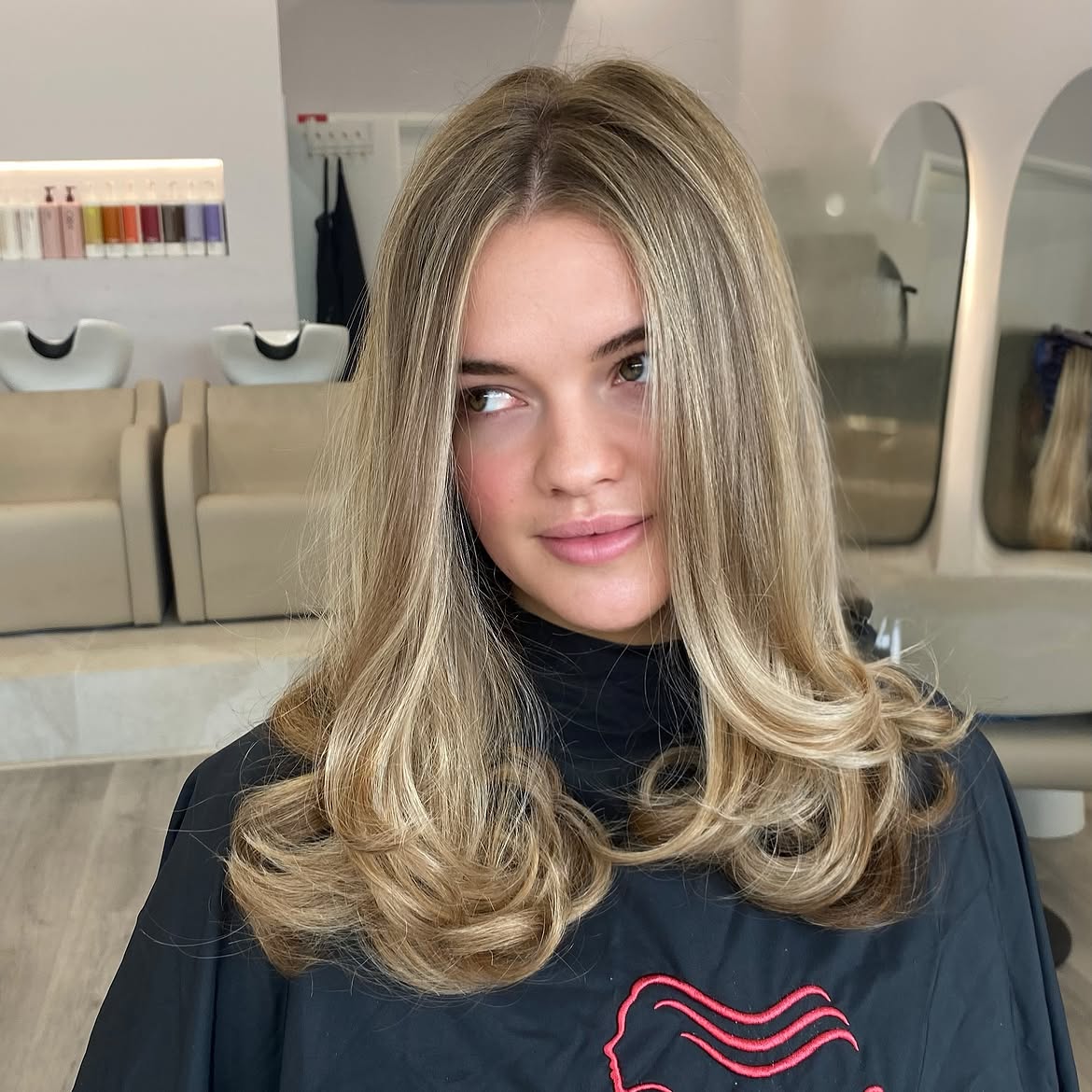 21. Soft Blowout Beige Blonde Layers
