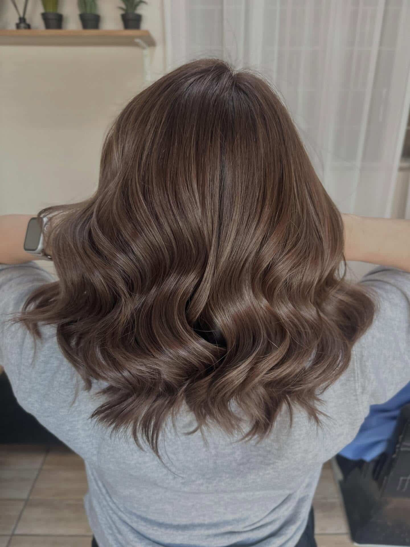 27. Soft Chestnut Waves