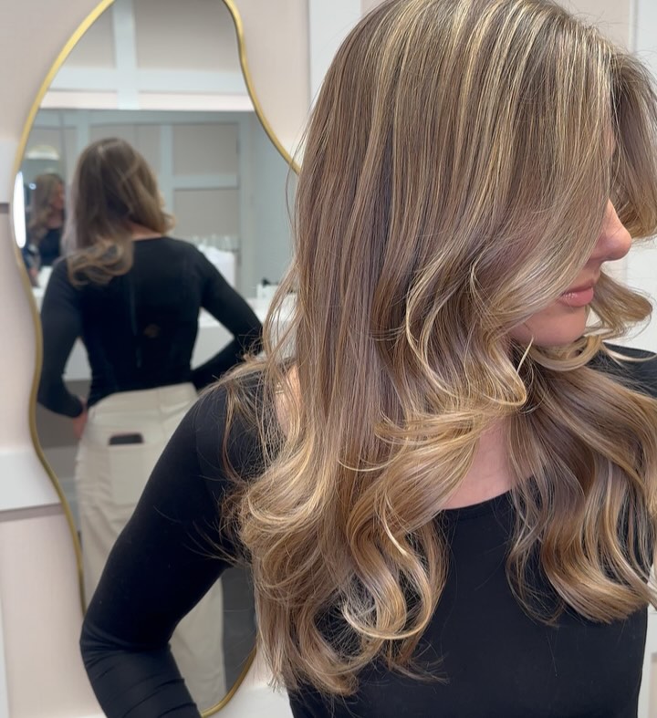 38. Soft Honey Waves with Face-Framing Highlights