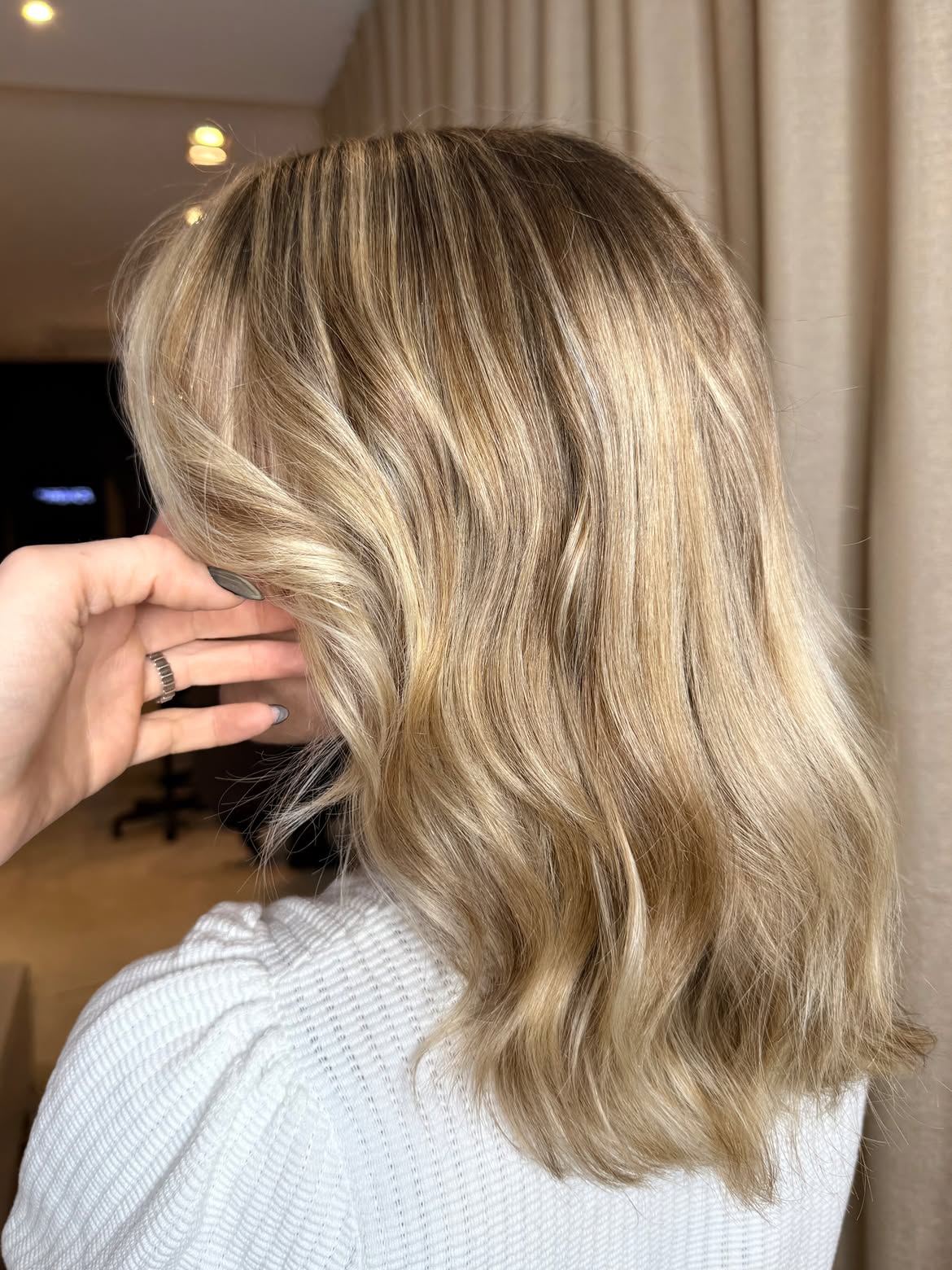 20. Soft-Rooted Ice Beige Lob