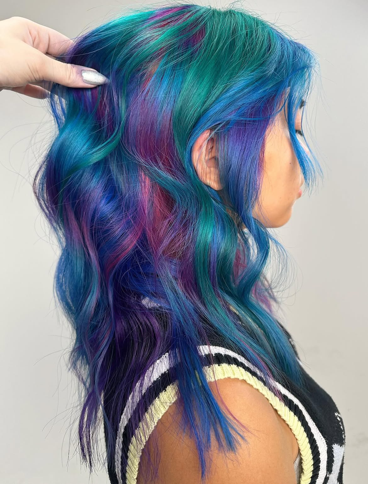 15. Teal Lagoon Waves with Violet and Magenta Panels
