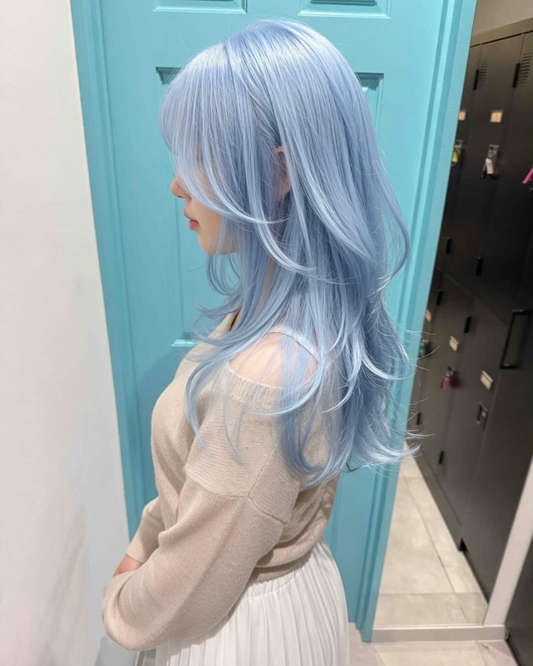 31. Wispy Layers with Sky Blue Shine