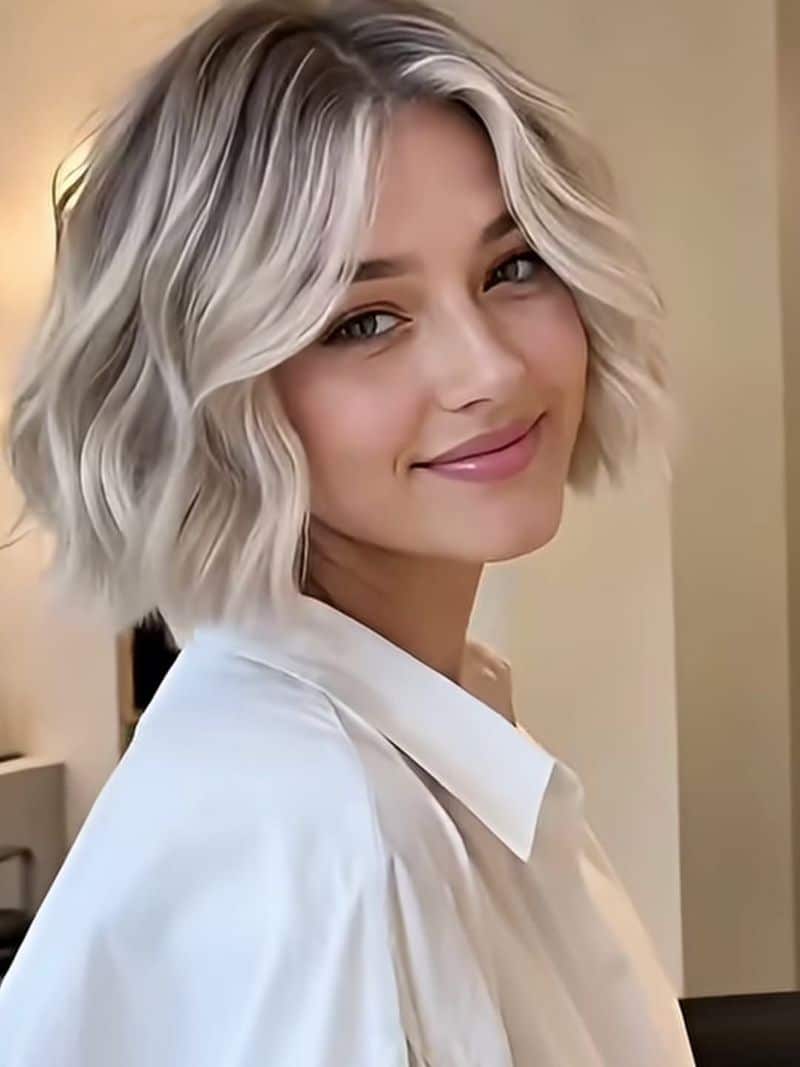 16. Bright Blonde Waves with Face-Framing Highlights
