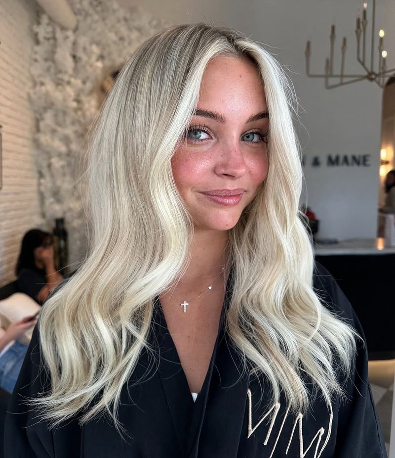 32. Bright Face-Framing Vanilla Highlights