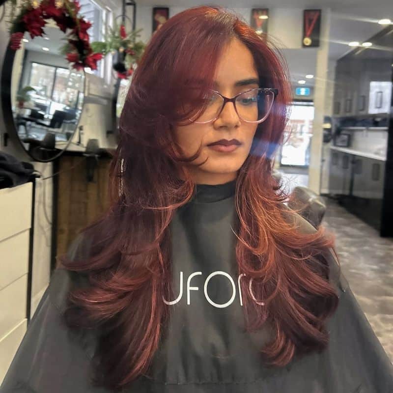 30 Feathered Layers Hairstyles for Effortless Volume and Movement