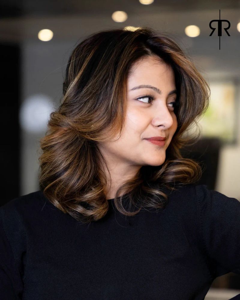 8. Caramel Highlighted Feathered Lob