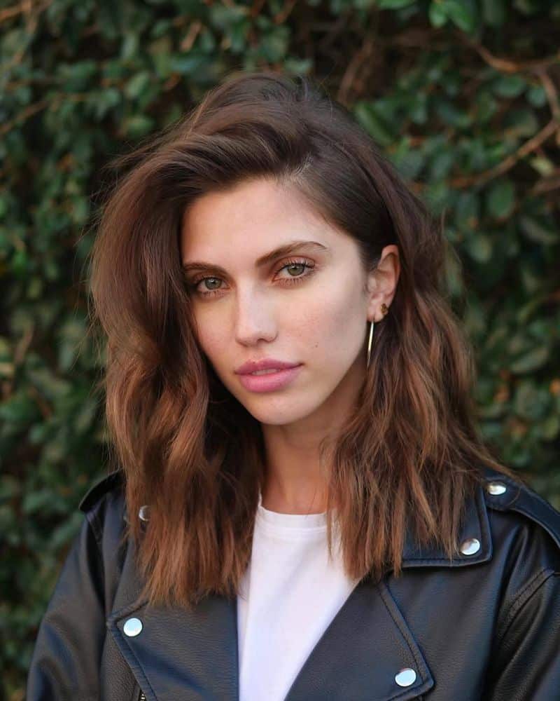 19. Deep Side Part Chestnut Lob