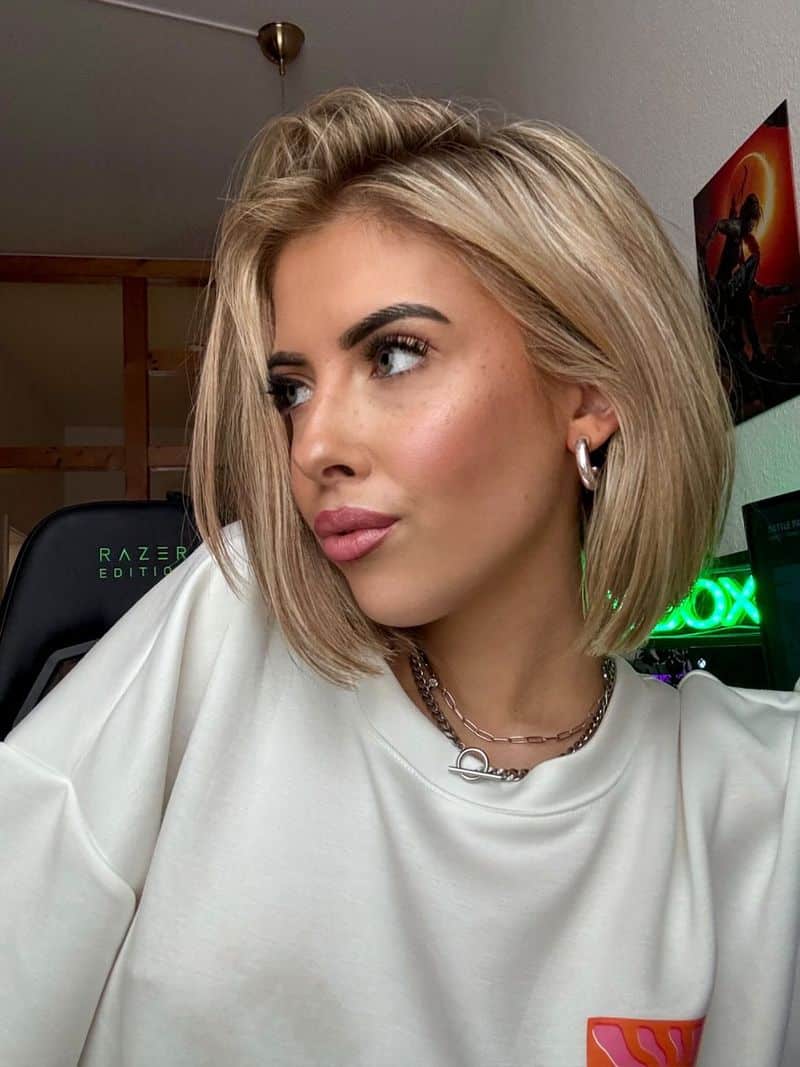 27. Deep Side-Parted Blonde Bob