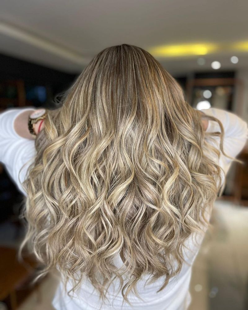 7. Dimensional Vanilla Cream Waves