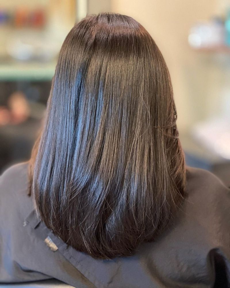 4. Glossy Espresso U-Cut with Soft Graduated Layers