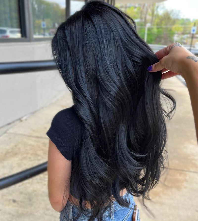 3. Glossy Midnight Waves