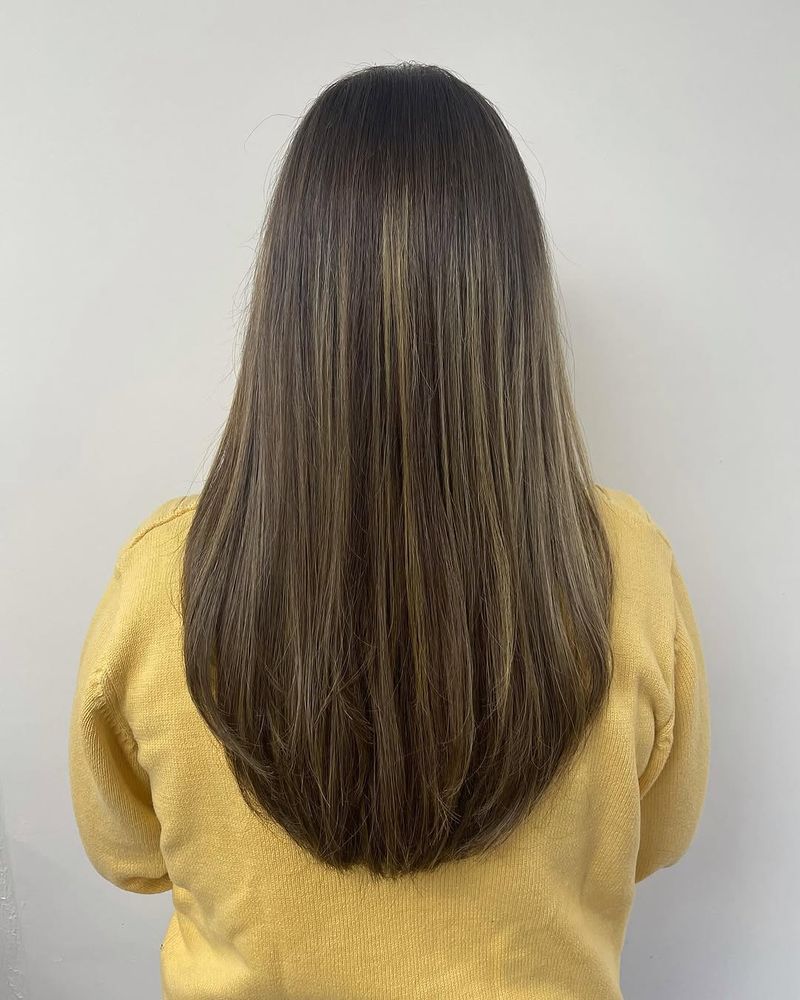 10. Golden Brown Highlights with Soft Curve