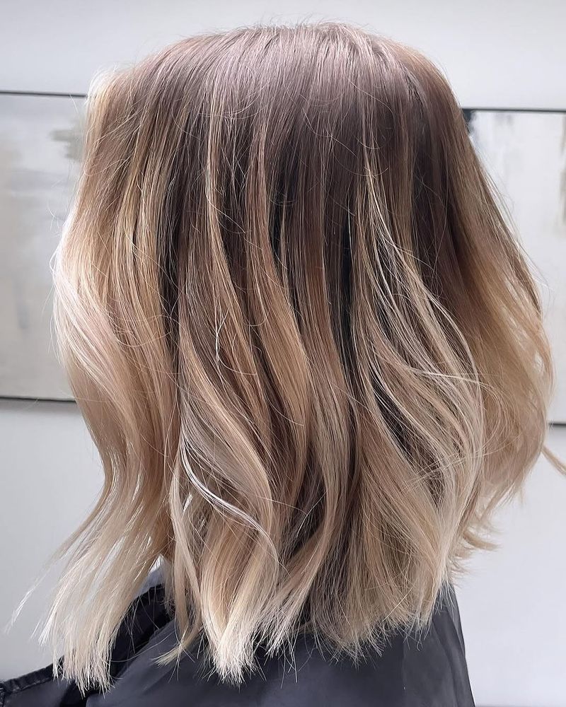 37. Honey Balayage Wavy Bob