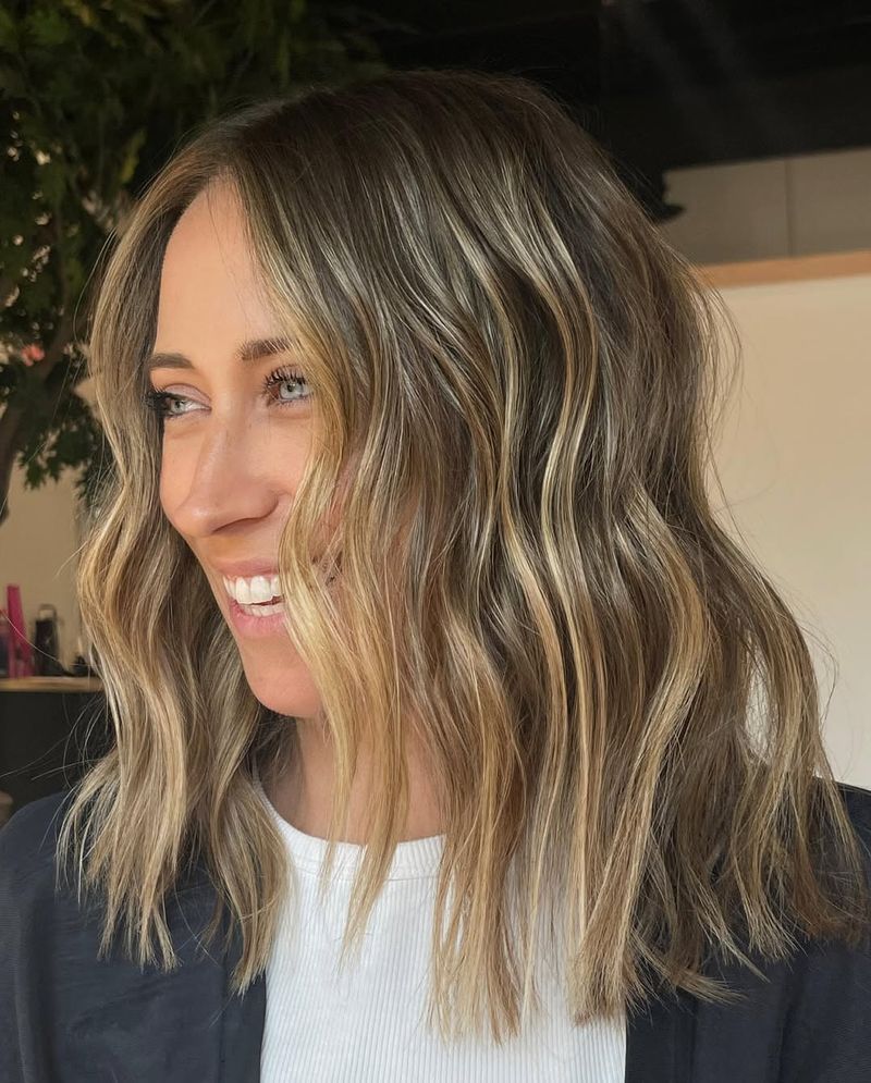 36. Honey Blonde Beach Waves