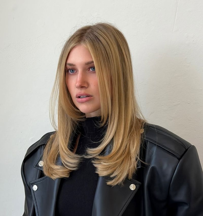 33. Honey Blonde Blowout Layers