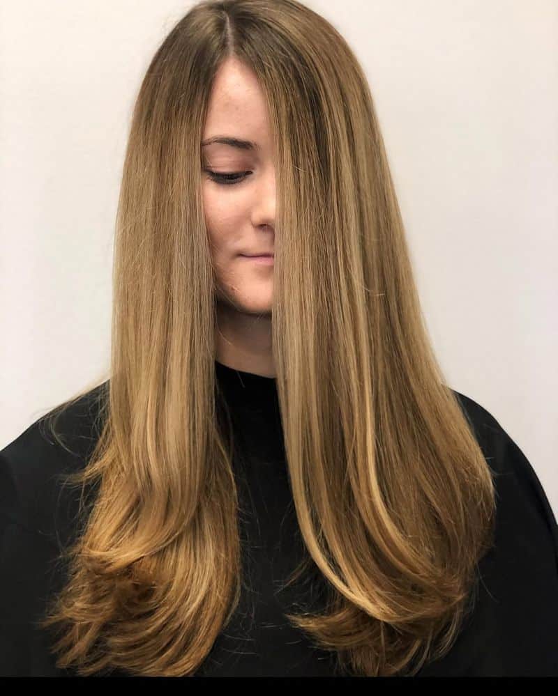 16. Honey Blonde Curved Layers