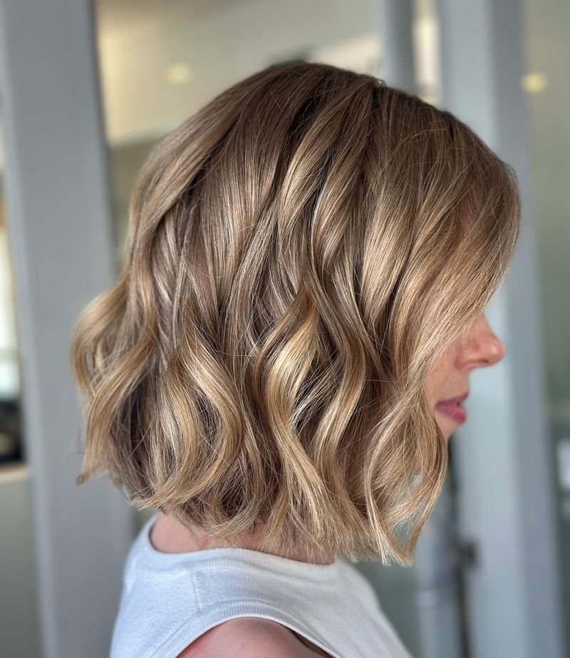 21. Honey Blonde Wavy Bob
