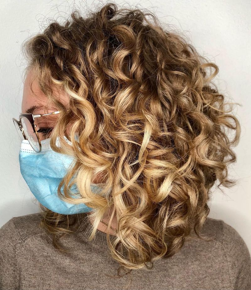 15. Honey Highlighted Ringlet Lob