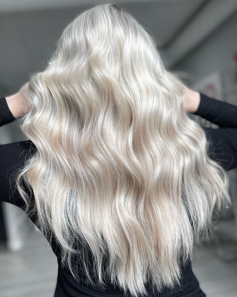 8. Icy Waves with Liquid Shine