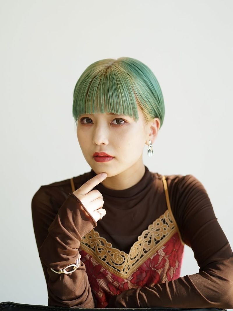 14. Mint-Rooted Emerald Crop with Blunt Bangs