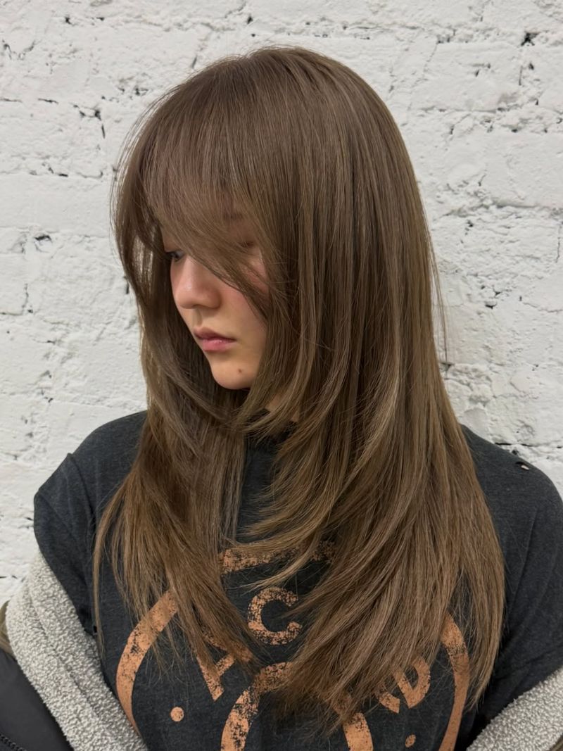 16. Mushroom Ash Brown Feathered Layers
