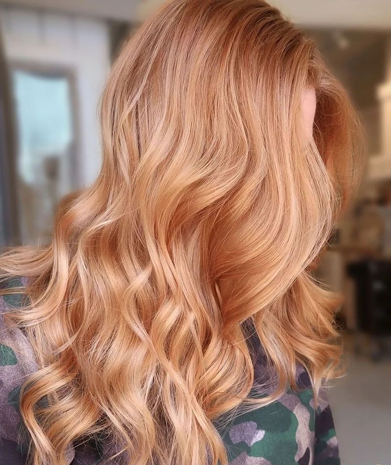 3. Peachy Waves with Honey Highlights