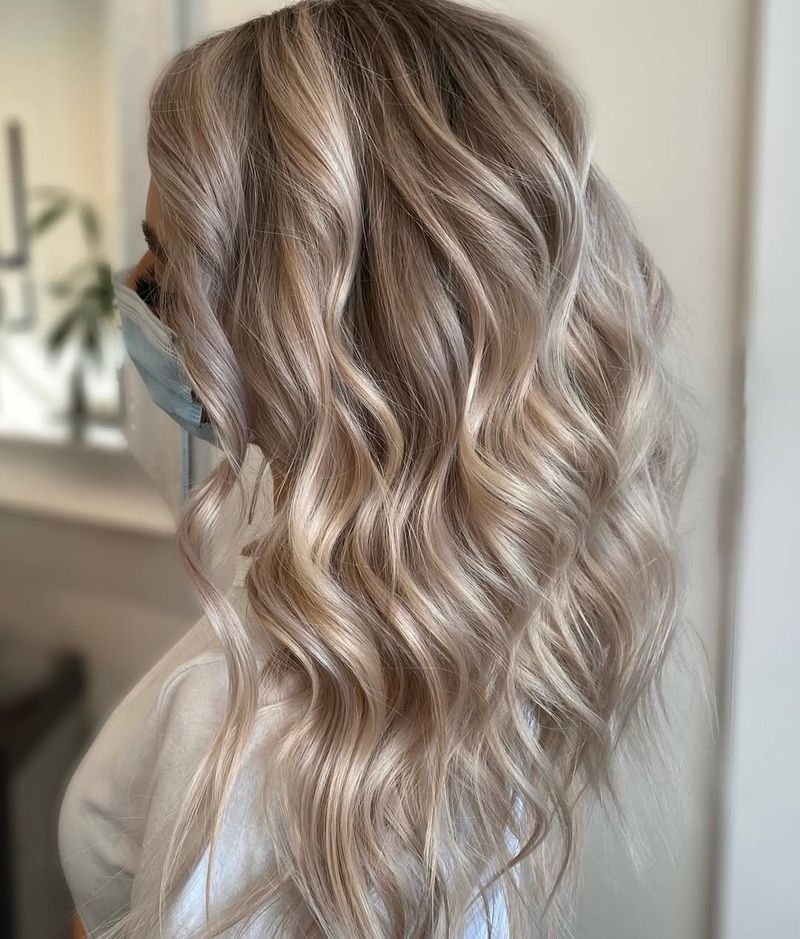 30. Pearlescent Waves and Pastel Undertones