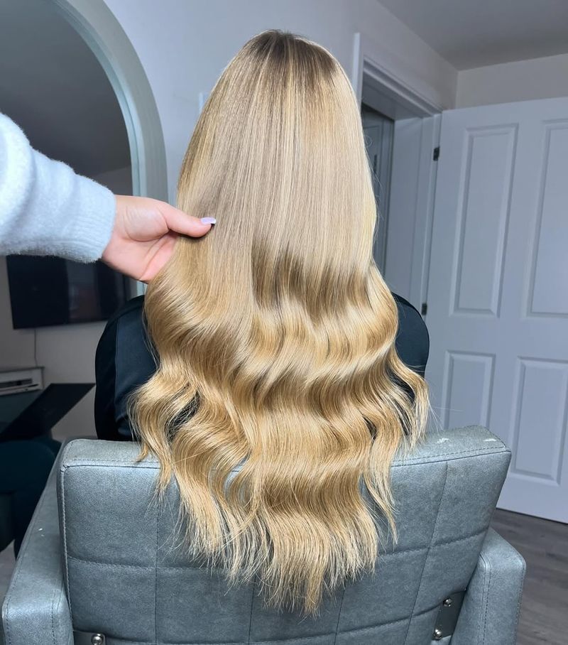 18. Polished Honey-Peach Waves