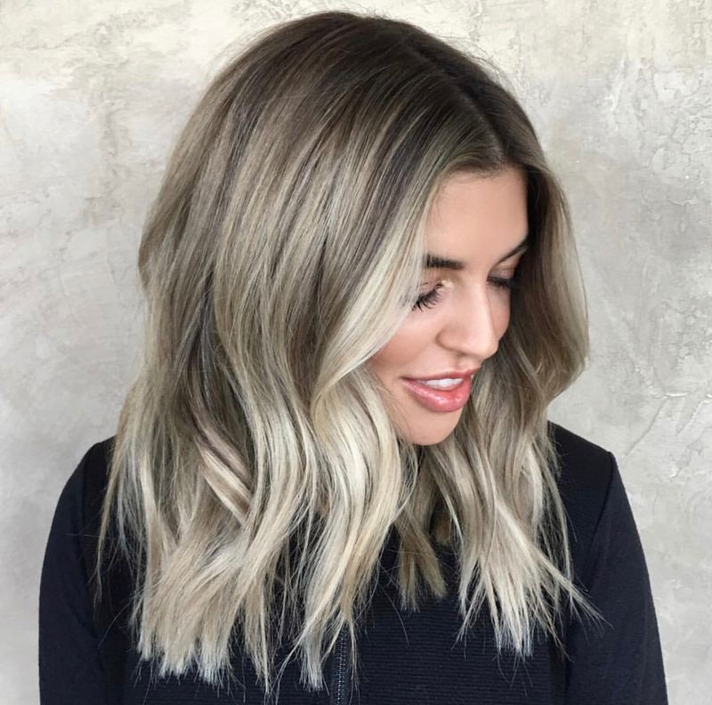 24. Rooted Blonde Waves