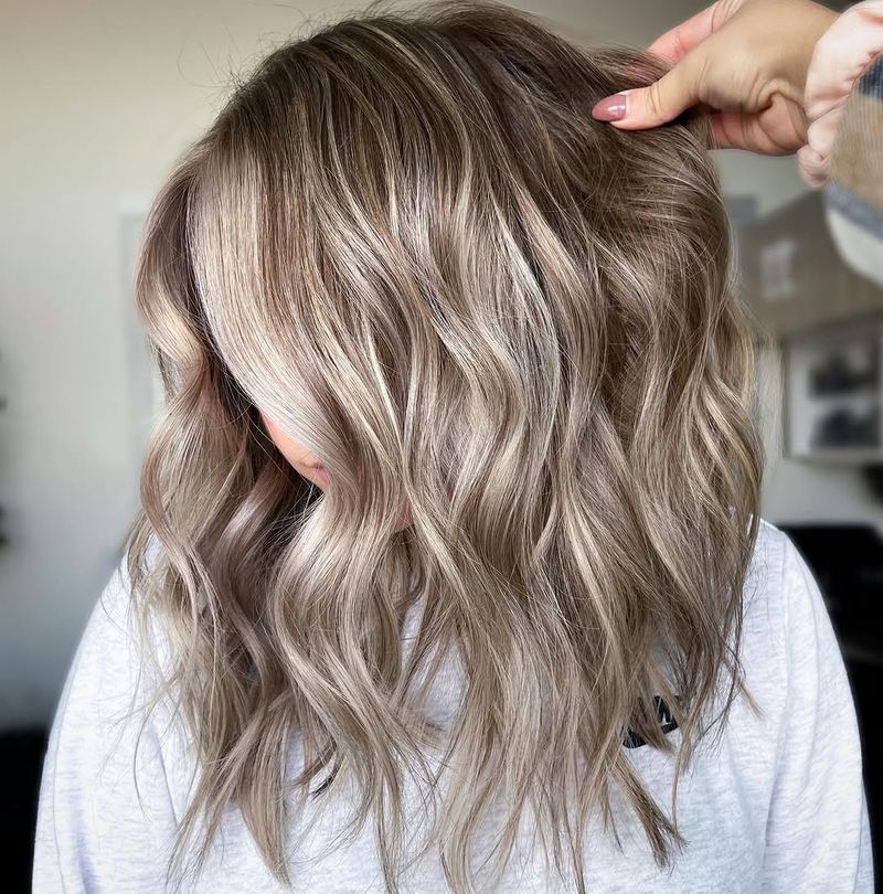 28. Shadow Root Ash Blonde Waves