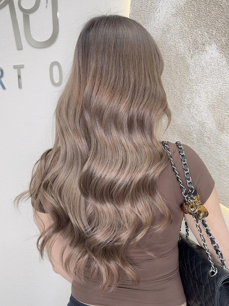 43. Silky Ash Brown Waves
