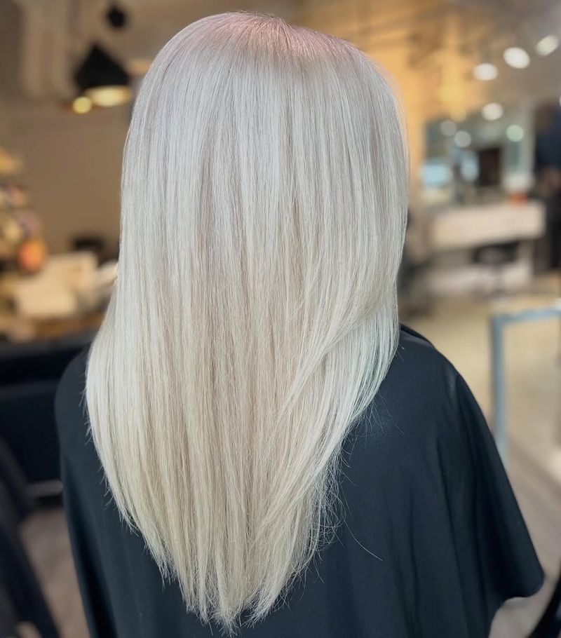 20. Silvery V-Cut Cascade