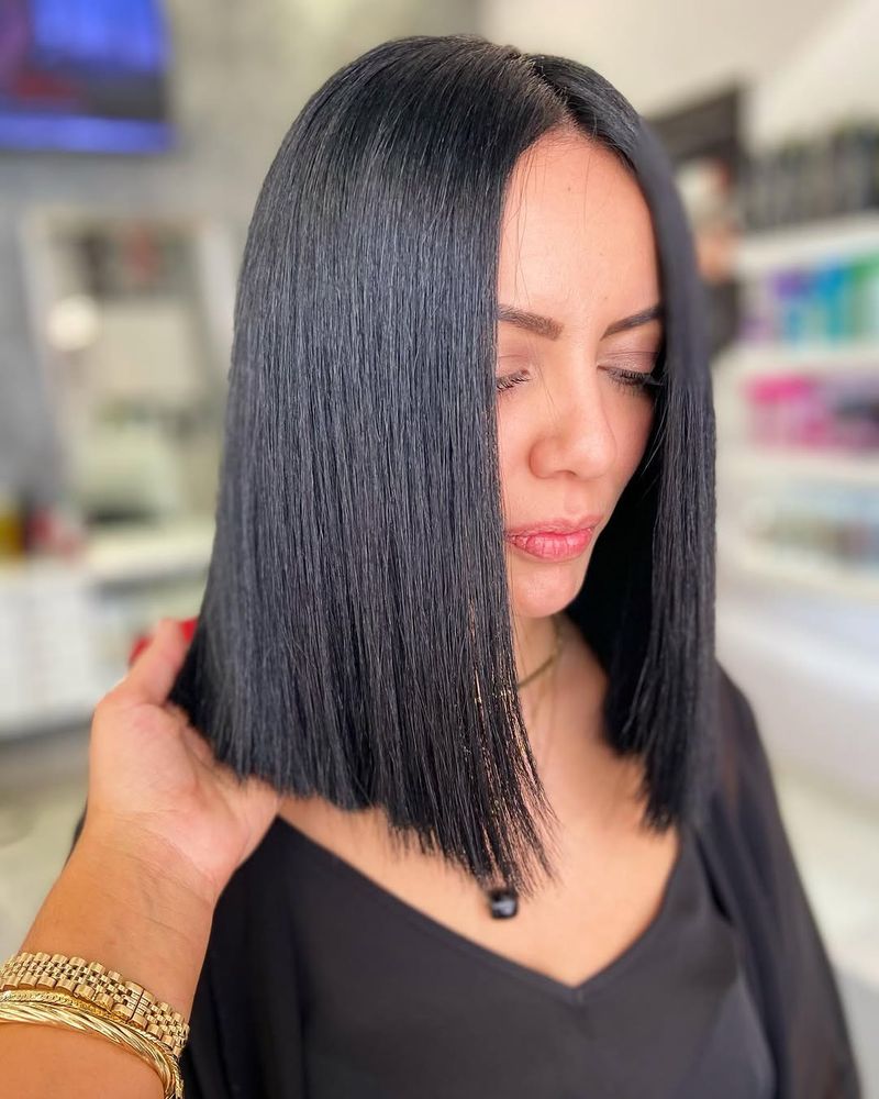 4. Sleek Blunt Lob
