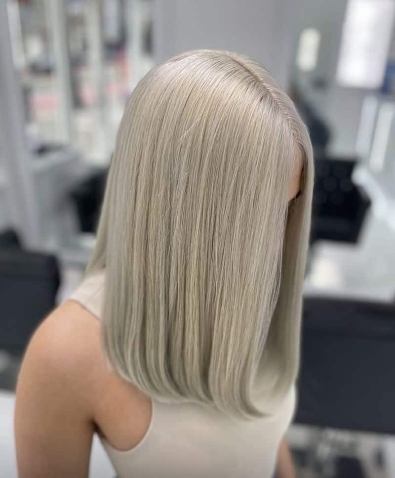9. Sleek Toned Lob