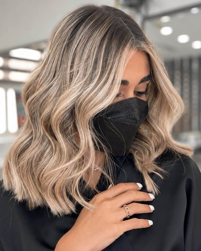 13. Smoked-Out Bronde Waves