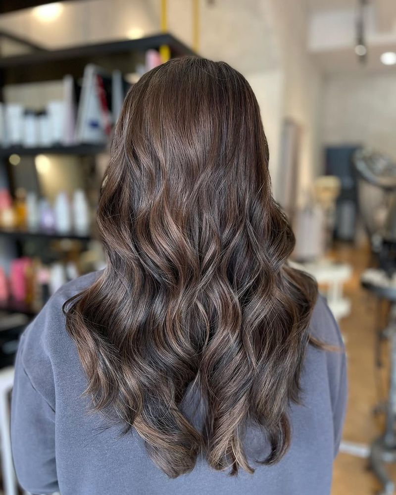3. Soft Caramel Ribbon Waves