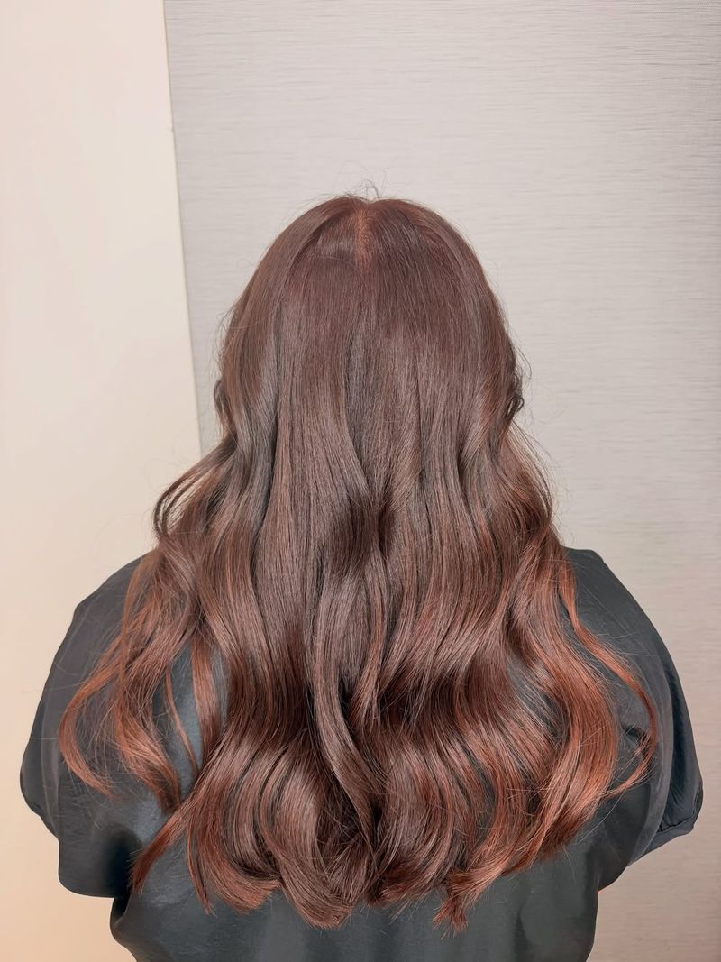 15. Soft Chestnut Waves