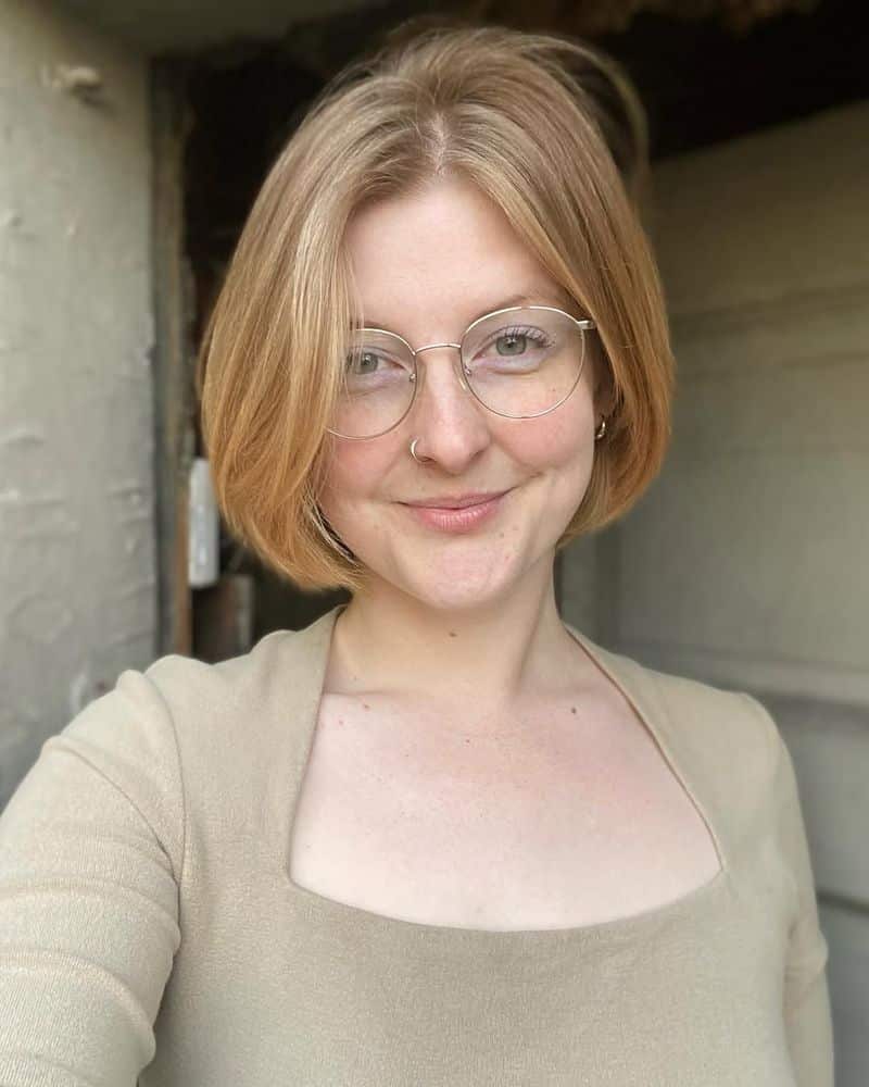 37. Soft Golden Curved Bob