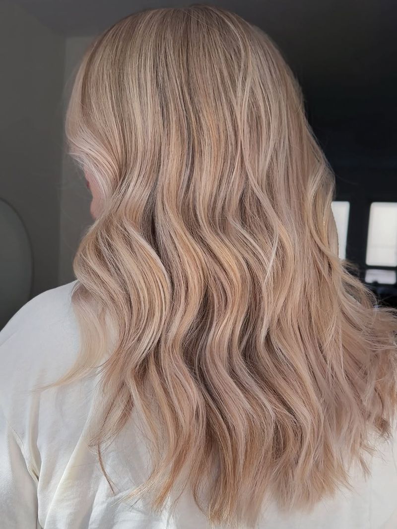 17. Soft Peach Waves