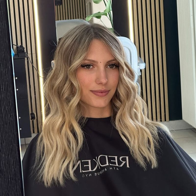 1. Soft Vanilla Waves with Dark Roots