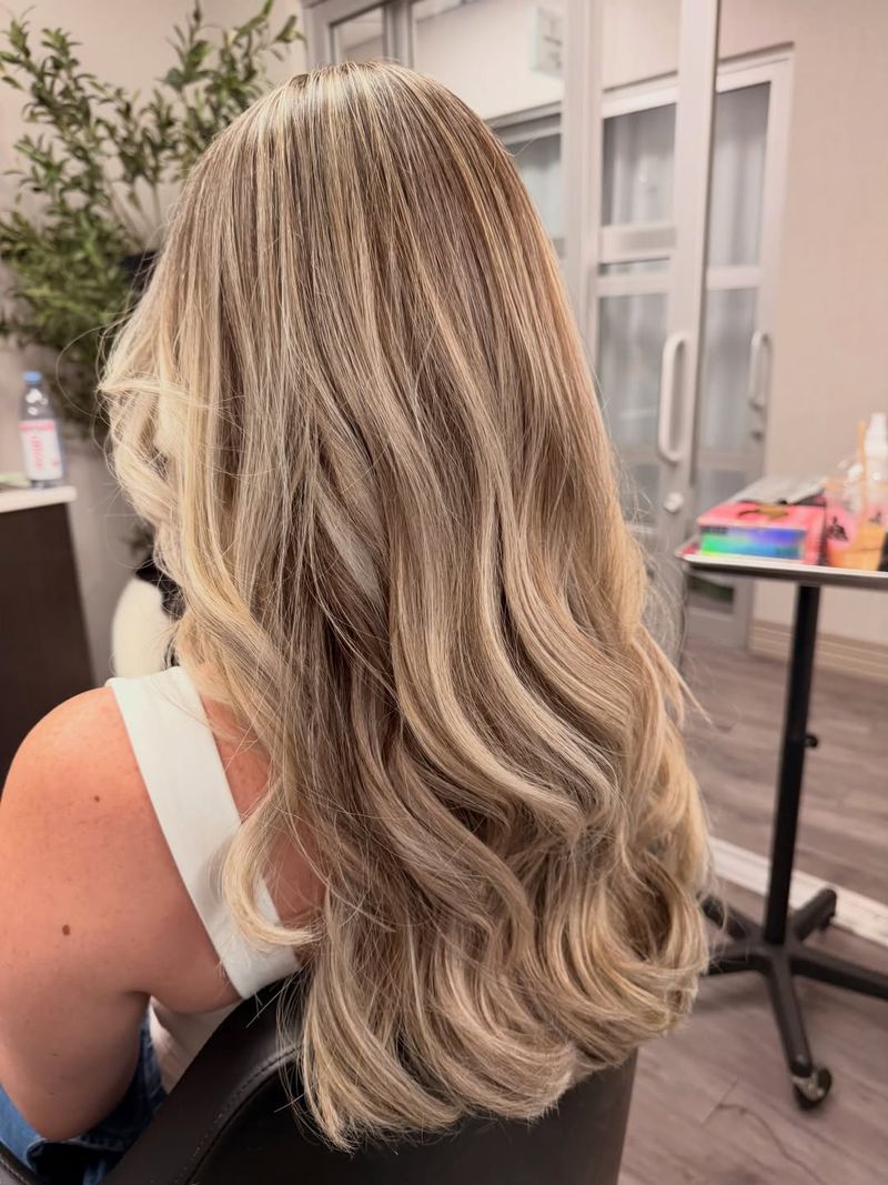 16. Soft Waves with Bright Highlights