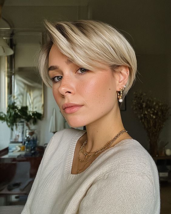 20. Swept-Back Ash Blonde Crop