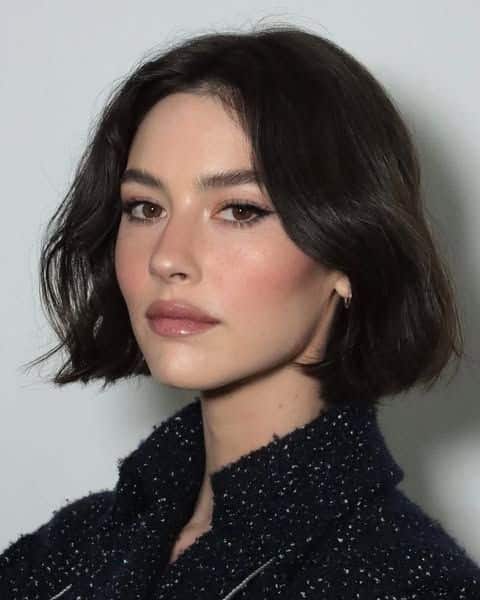 7. Tousled Espresso Italian Bob