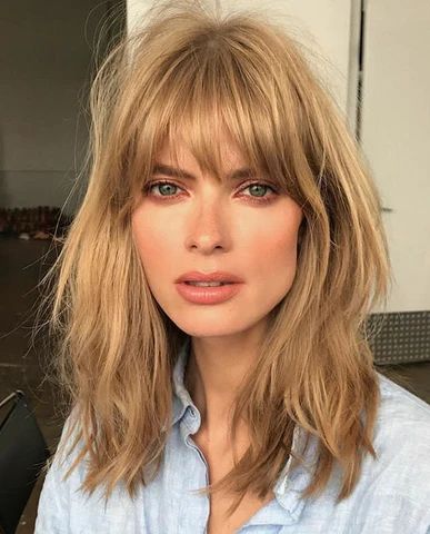 31. Tousled Honey Blonde Shag