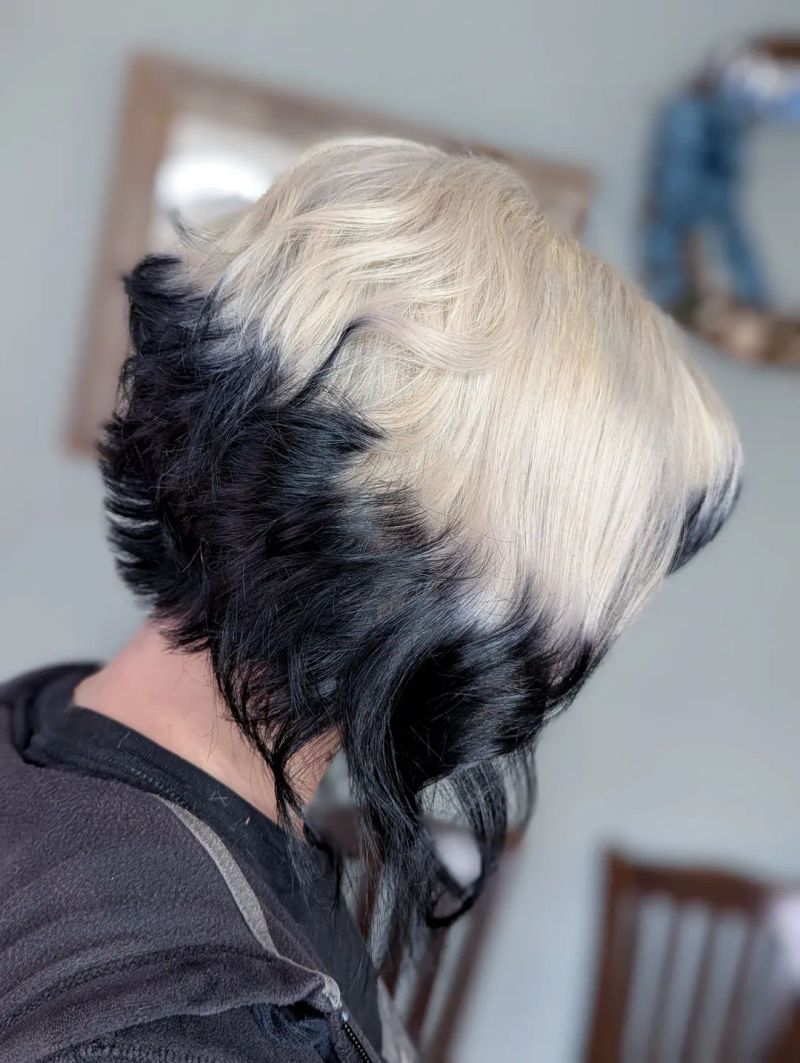 28. Two-Tone Stacked Bob