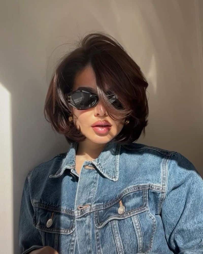 19. Voluminous Espresso Side-Parted Bob