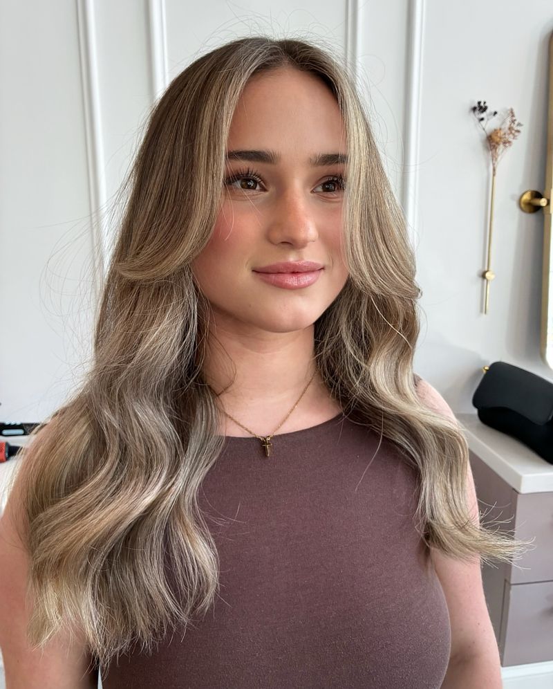 18. Warm Vanilla Balayage with Face-Framing Waves