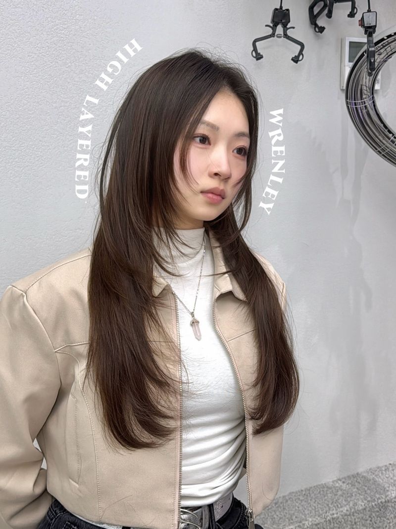 20. Wrenley High Layered Cut